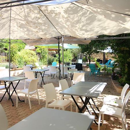 Auberge De La Couronne Lablachere Bagian luar foto