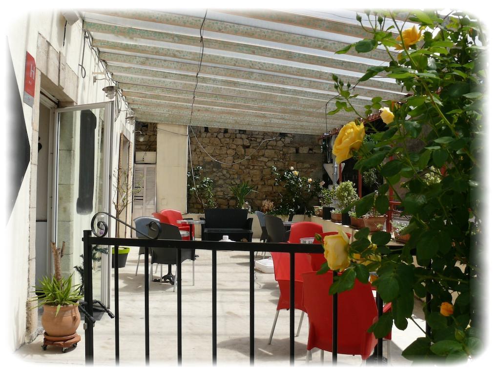 Auberge De La Couronne Lablachere Bagian luar foto
